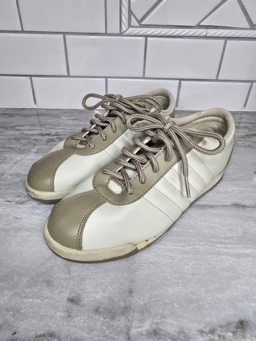 Brunswick Echo Women's Bowling Shoes Size 7 Beige White